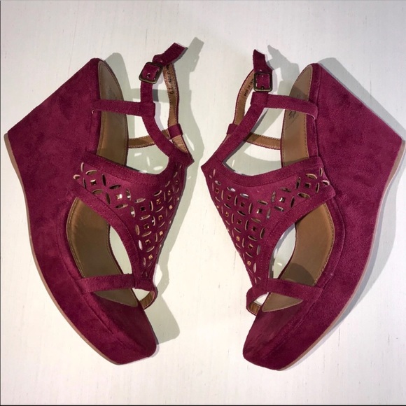 Yellow Box Cranberry Wedges - Picture 2 of 5